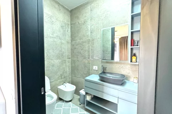 Shtepi me qera Apartament ne Tirane, 2+1, Mobilimi E mobiluar, Pagesa 1,300  Euro.