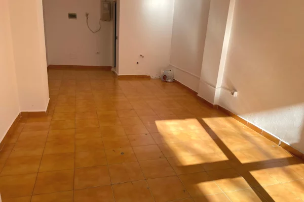 🏢 Jepet me qira ambient komercial – prane Stadiumit Dinamo!