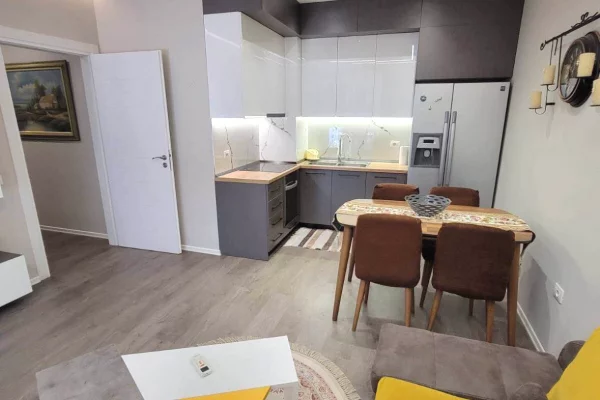 Shtepi me qera Apartament ne Tirane, 2+1, Mobilimi E mobiluar, Pagesa 80,000  Leke.