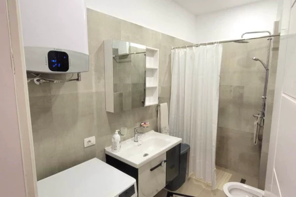 Shtepi me qera Apartament ne Tirane, 2+1, Mobilimi E mobiluar, Pagesa 80,000  Leke.
