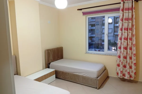 Shtepi me qera Apartament ne Tirane, 2+1, Mobilimi E mobiluar, Pagesa 50,000  Leke.