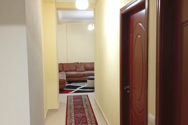 Shtepi me qera Apartament ne Tirane, 2+1, Mobilimi E mobiluar, Pagesa 50,000  Leke.