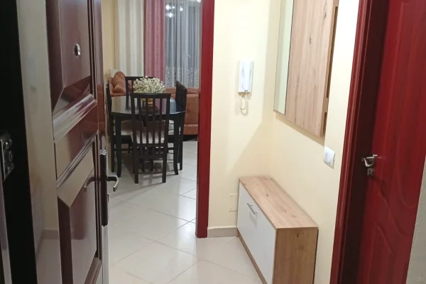 Shtepi me qera Apartament ne Tirane, 2+1, Mobilimi E mobiluar, Pagesa 50,000  Leke.