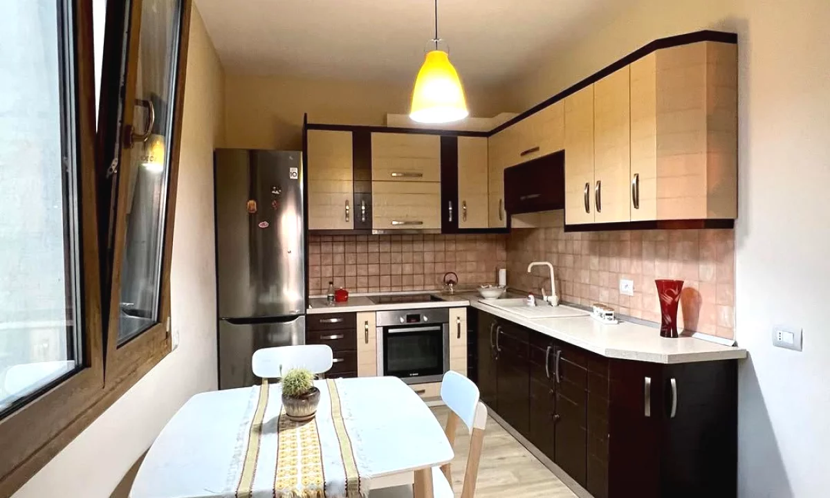 Shtepi me qera Apartament ne Tirane, 1+1, Mobilimi E mobiluar, Pagesa 75,000  Leke.