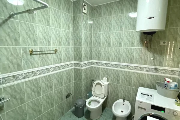 Shtepi me qera Apartament ne Tirane, 1+1, Mobilimi E mobiluar, Pagesa 75,000  Leke.