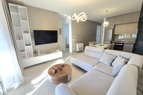 Shtepi me qera 3+1 ne Tirane - 1,450 Euro