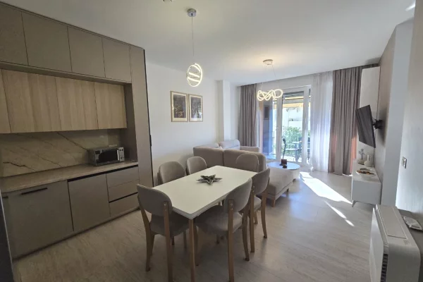 Shtepi me qera Apartament ne Tirane, 3+1, Mobilimi E mobiluar, Pagesa 1,450  Euro.