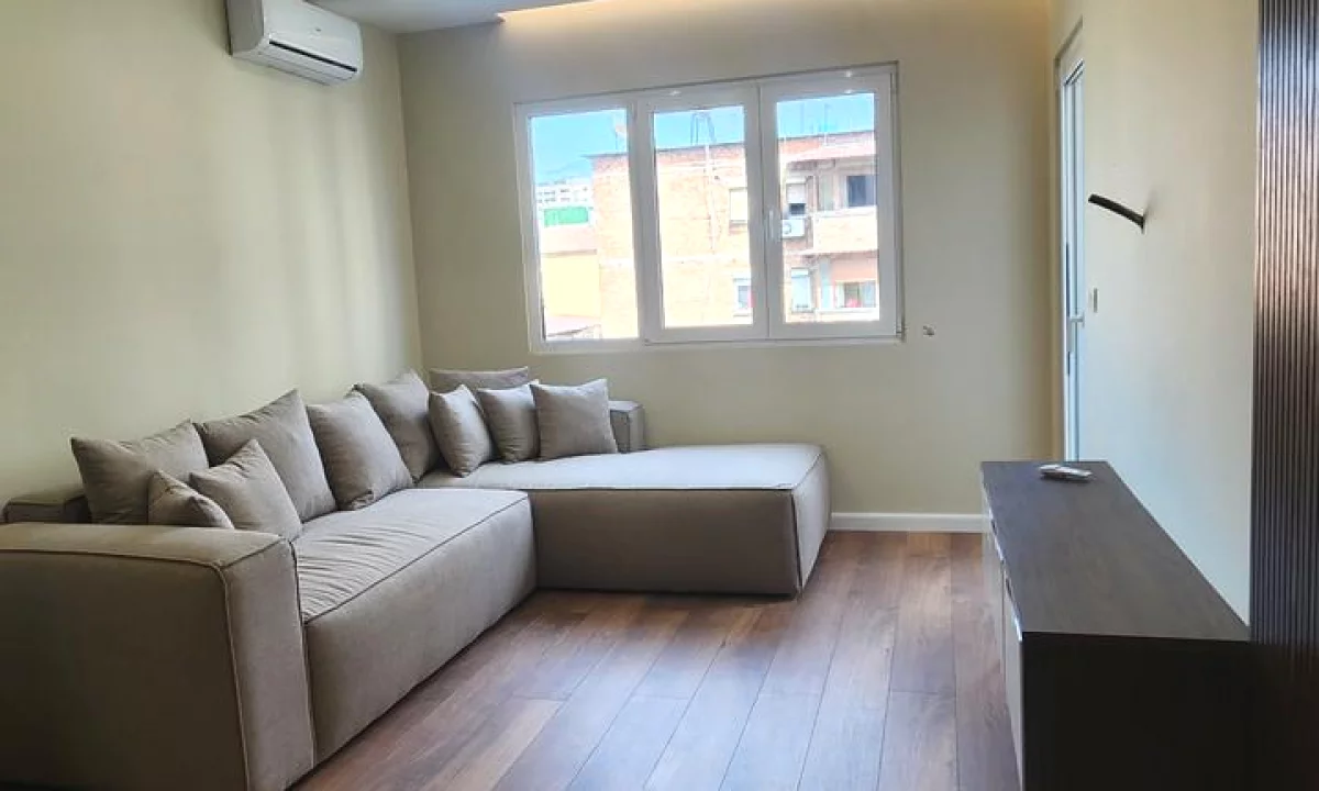 Shtepi ne shitje Apartament ne Tirane, 1+1, Mobilimi E mobiluar, Pagesa 150,000  Euro.