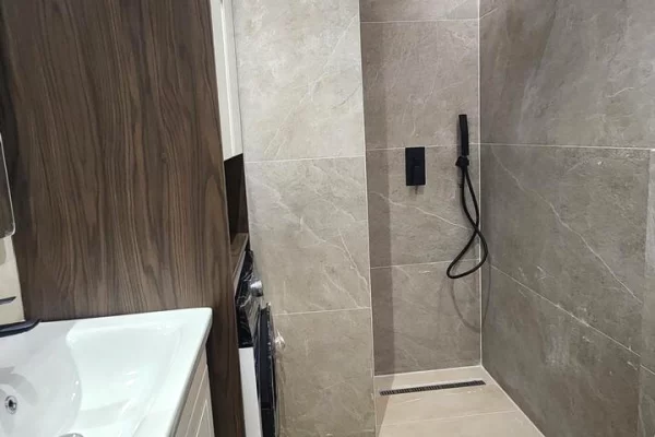 Shtepi ne shitje Apartament ne Tirane, 1+1, Mobilimi E mobiluar, Pagesa 150,000  Euro.