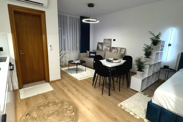 Shtepi ne shitje Apartament ne Durres, Garsoniere, Mobilimi E mobiluar, Pagesa 60,000  Euro.