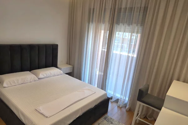 Shtepi me qera Apartament ne Tirane, 1+1, Mobilimi E mobiluar, Pagesa 1,000  Euro.