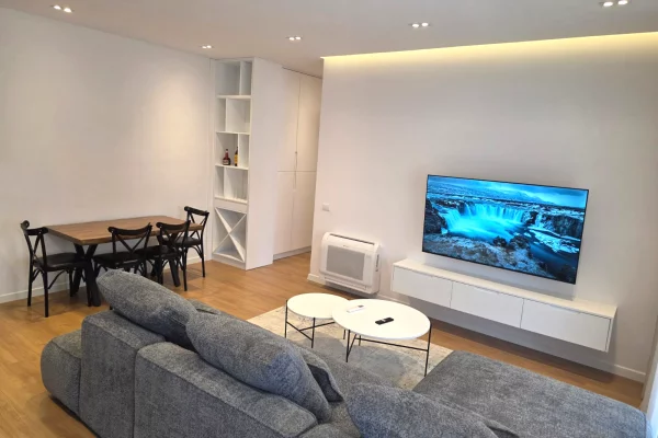 Shtepi me qera Apartament ne Tirane, 1+1, Mobilimi E mobiluar, Pagesa 1,000  Euro.