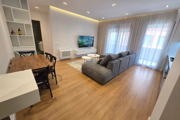 Shtepi me qera Apartament ne Tirane, 1+1, Mobilimi E mobiluar, Pagesa 1,000  Euro.