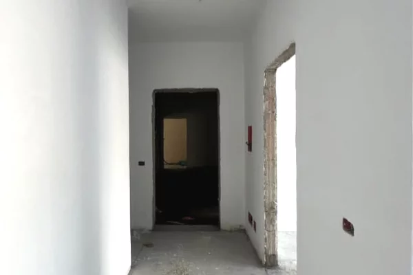 Shtepi ne shitje Apartament ne Tirane, 2+1, Mobilimi Bosh, pa mobiluar, Pagesa 340,000  Euro.