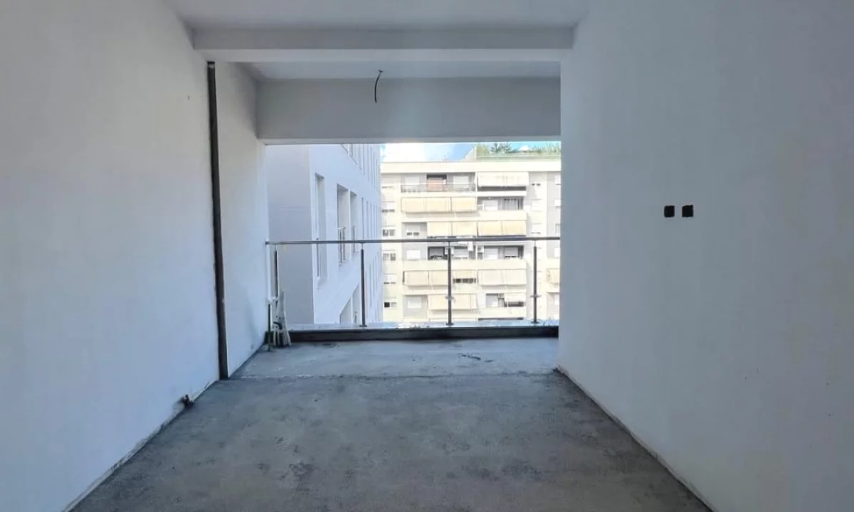 Shtepi ne shitje Apartament ne Tirane, 2+1, Mobilimi Bosh, pa mobiluar, Pagesa 340,000  Euro.