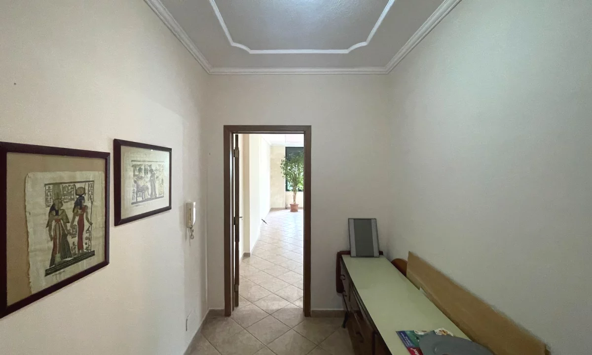 🏢 ME QIRA – Ambient Zyre Premium prane ish-Ekspozites 🏢
