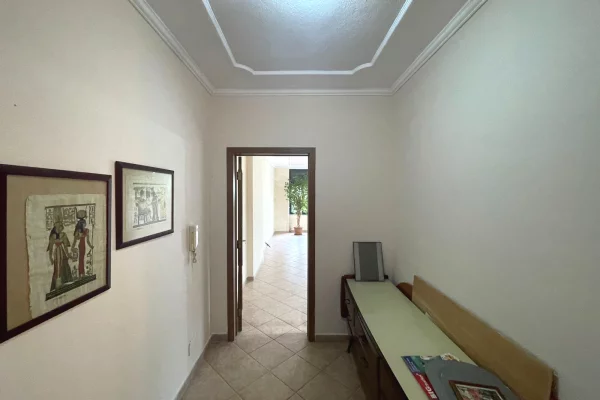 Ambient biznesi me qera 3+1 ne Tirane - 120,000 Leke