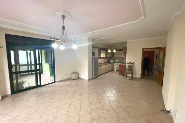 🏢 ME QIRA – Ambient Zyre Premium prane ish-Ekspozites 🏢