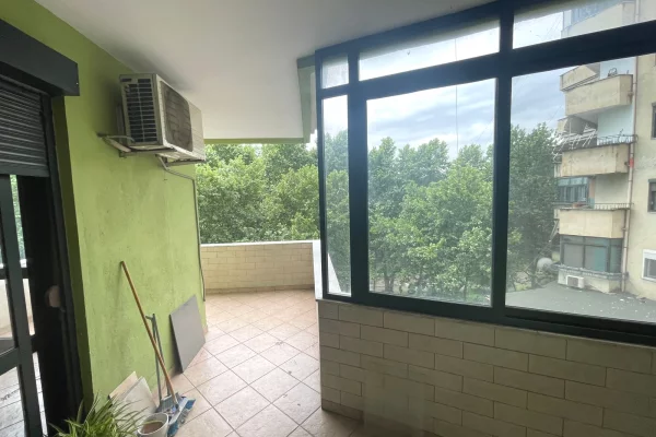 🏢 ME QIRA – Ambient Zyre Premium prane ish-Ekspozites 🏢