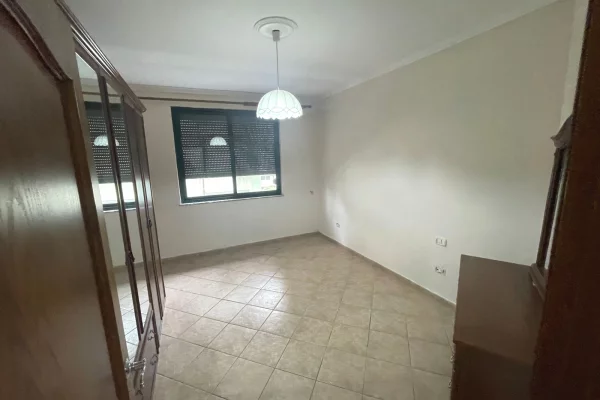 🏢 ME QIRA – Ambient Zyre Premium prane ish-Ekspozites 🏢