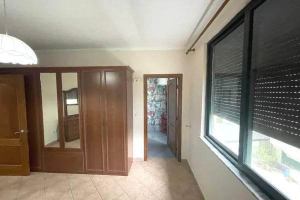 🏢 ME QIRA – Ambient Zyre Premium prane ish-Ekspozites 🏢