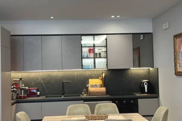 Shtepi me qera Apartament ne Tirane, 2+1, Mobilimi E mobiluar, Pagesa 1,500  Euro.