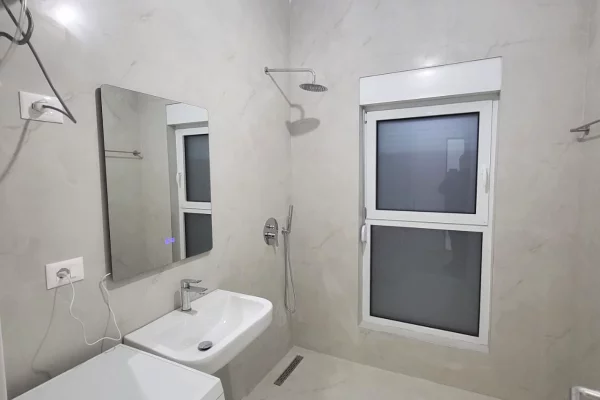 Shtepi me qera Apartament ne Tirane, 1+1, Mobilimi E mobiluar, Pagesa 40,000  Leke.