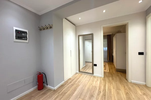 Shtepi ne shitje Apartament ne Tirane, 2+1, Mobilimi E mobiluar, Pagesa 252,000  Euro.