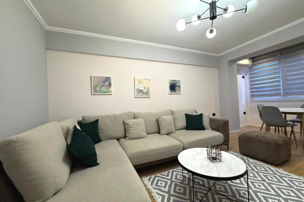 Shtepi ne shitje Apartament ne Tirane, 2+1, Mobilimi E mobiluar, Pagesa 252,000  Euro.
