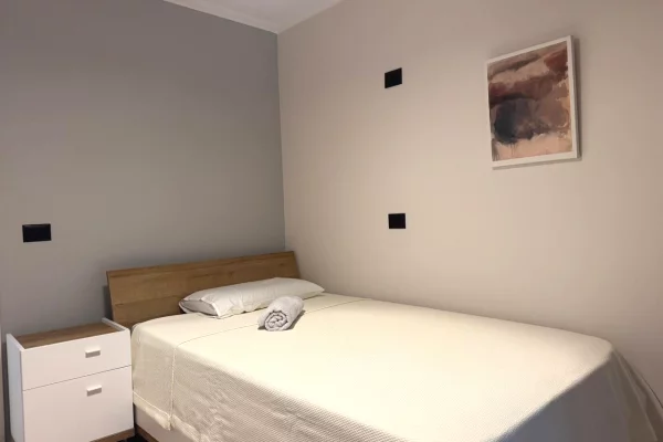 Shtepi ne shitje Apartament ne Tirane, 2+1, Mobilimi E mobiluar, Pagesa 252,000  Euro.