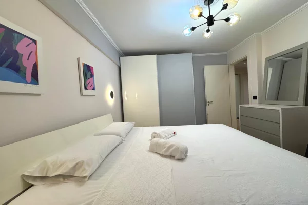 Shtepi ne shitje Apartament ne Tirane, 2+1, Mobilimi E mobiluar, Pagesa 252,000  Euro.