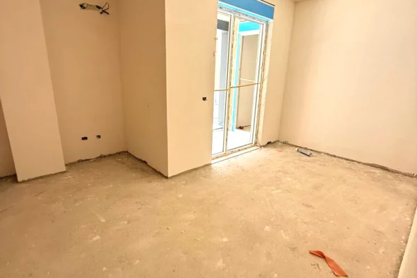 Shtepi ne shitje Apartament ne Tirane, 2+1, Mobilimi Bosh, pa mobiluar, Pagesa 195,444  Euro.