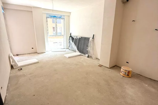 Shtepi ne shitje Apartament ne Tirane, 2+1, Mobilimi Bosh, pa mobiluar, Pagesa 195,444  Euro.