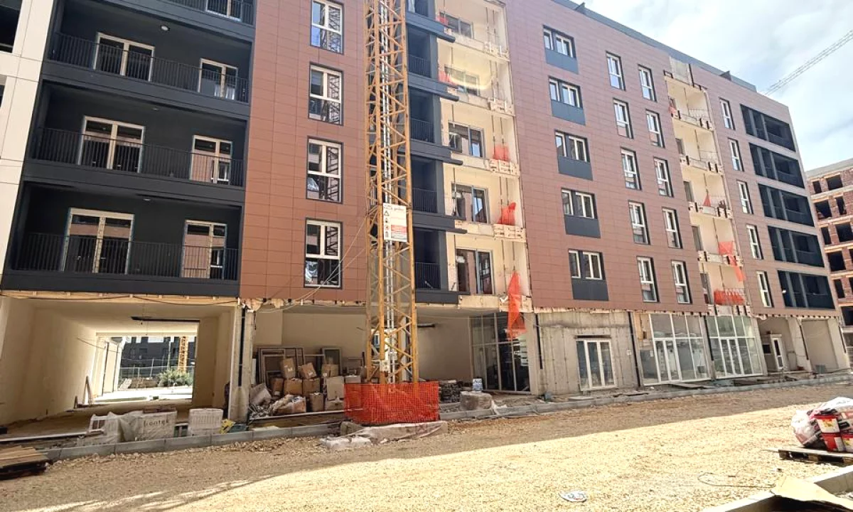 Shtepi ne shitje Apartament ne Tirane, 2+1, Mobilimi Bosh, pa mobiluar, Pagesa 195,444  Euro.