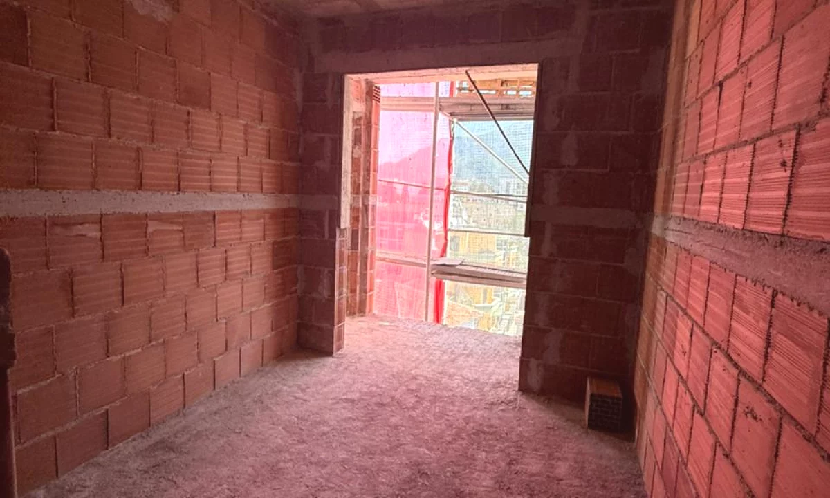 Shtepi ne shitje Apartament ne Tirane, 3+1, Mobilimi Bosh, pa mobiluar, Pagesa 24,750,000  Leke.