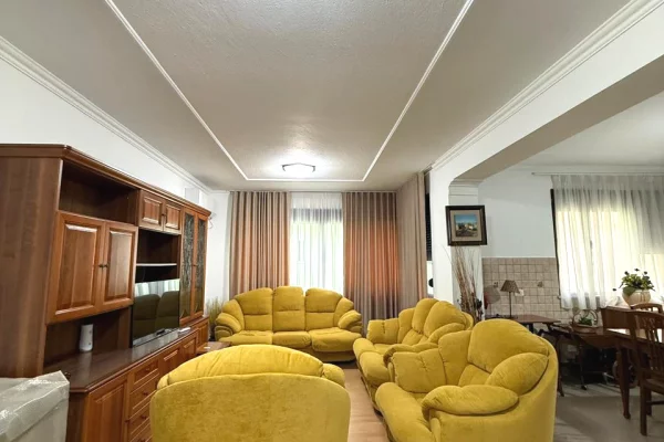 Shtepi me qera Apartament ne Tirane, 2+1, Mobilimi E mobiluar, Pagesa 1,200  Euro.