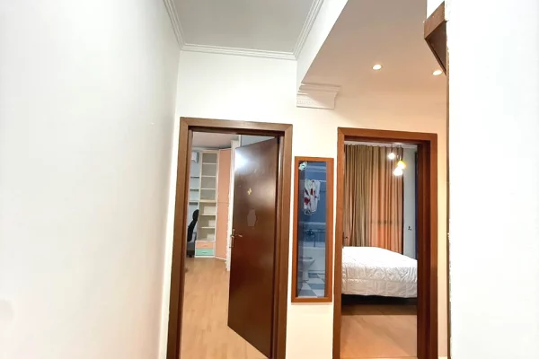 Shtepi me qera Apartament ne Tirane, 2+1, Mobilimi E mobiluar, Pagesa 1,200  Euro.