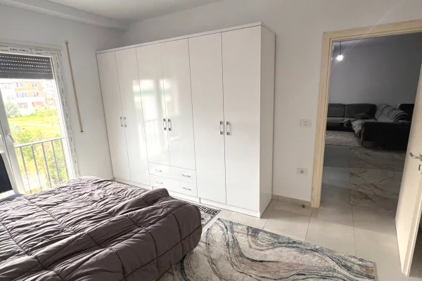 Shtepi me qera Apartament ne Tirane, 2+1, Mobilimi E mobiluar, Pagesa 650  Euro.