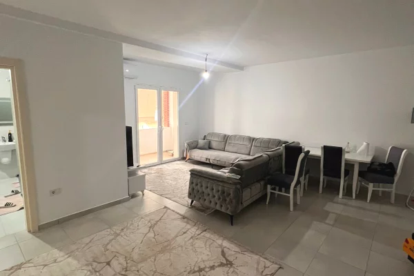 Shtepi me qera Apartament ne Tirane, 2+1, Mobilimi E mobiluar, Pagesa 650  Euro.