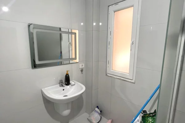 Shtepi me qera Apartament ne Tirane, 2+1, Mobilimi E mobiluar, Pagesa 650  Euro.