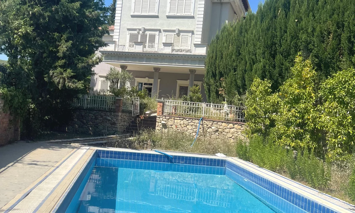 Shtepi ne shitje Vila Luksoze ne Tirane, 6+1, Mobilimi Bosh, pa mobiluar, Pagesa 850,000  Euro.