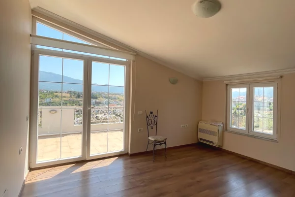 Shtepi ne shitje Vila Luksoze ne Tirane, 6+1, Mobilimi Bosh, pa mobiluar, Pagesa 850,000  Euro.