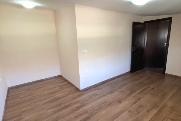 Shtepi ne shitje Vila Luksoze ne Tirane, 6+1, Mobilimi Bosh, pa mobiluar, Pagesa 850,000  Euro.