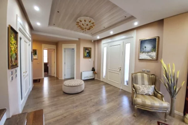 Shtepi ne shitje Vila Luksoze ne Tirane, 5+1, Mobilimi Bosh, pa mobiluar, Pagesa 950,000  Euro.