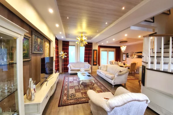 Shtepi ne shitje Vila Luksoze ne Tirane, 5+1, Mobilimi Bosh, pa mobiluar, Pagesa 950,000  Euro.
