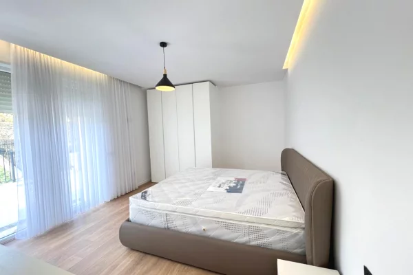 Shtepi ne shitje Vila Luksoze ne Tirane, 4+1, Mobilimi E mobiluar, Pagesa 695,000  Euro.