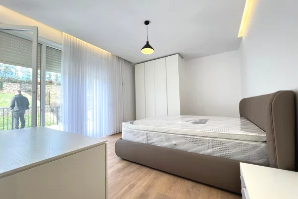 Shtepi ne shitje Vila Luksoze ne Tirane, 4+1, Mobilimi E mobiluar, Pagesa 695,000  Euro.