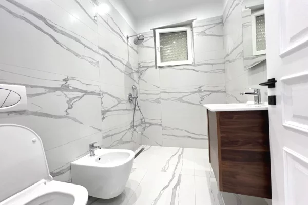 Shtepi ne shitje Vila Luksoze ne Tirane, 4+1, Mobilimi E mobiluar, Pagesa 695,000  Euro.