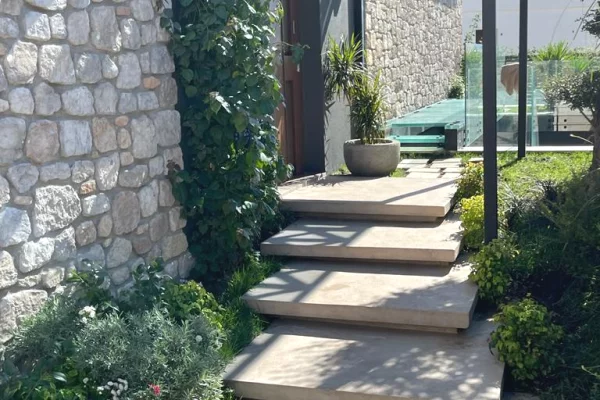 Shtepi ne shitje Vila Luksoze ne Tirane, 3+1, Mobilimi E mobiluar, Pagesa 2,200,000  Euro.