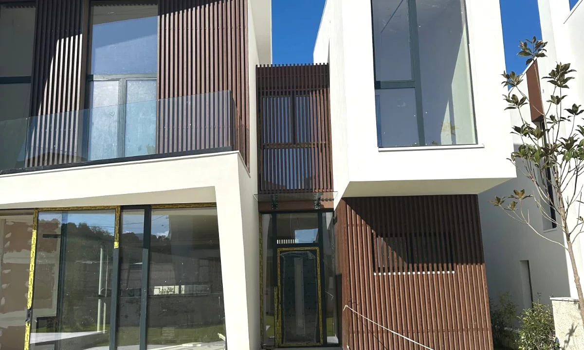 Shtepi ne shitje Vila Luksoze ne Tirane, 4+1, Mobilimi Bosh, pa mobiluar, Pagesa 780,000  Euro.